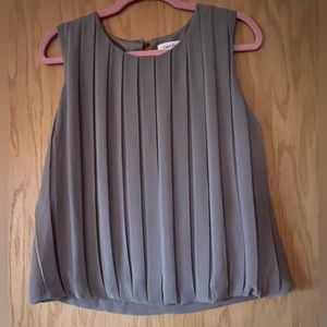 Calvin Klein Gray Front Pleated Sleeveless Blouse. Size M.